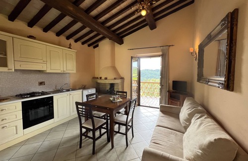 Gualdo Cattaneo Villa | WWW.VILLAMARI.IT: HILLTOP VILLA PRIVATE POOL AMAZING LOCATION