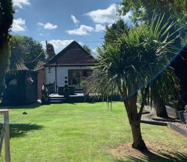 West Kingsdown Apartment | Wychwood A Beautiful Country Style Bungalow
