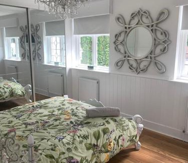 West Kingsdown Apartment | Wychwood A Beautiful Country Style Bungalow