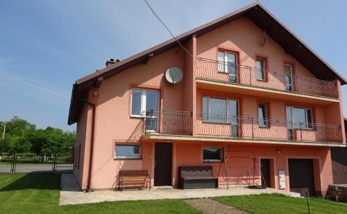 Libiaz House | Wynajem Pokoi dla Firm