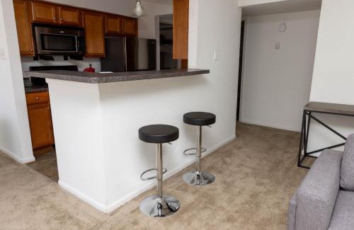 Coliseum Central Apartment | Wyndham 219 Modern 2br Suite, Parking