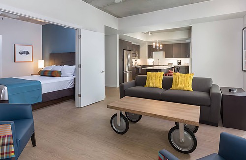 West End Resort | Wyndham Austin Studio – Downtown Views, Rooftop Pool & Walkable Fun