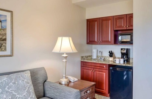Jamestown Condo | Wyndham Bay Voyage Inn | 1BR/1BA Queen Suite