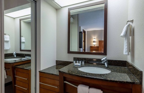 Waldron Hotel | Wyndham Garden Kansas City Airport