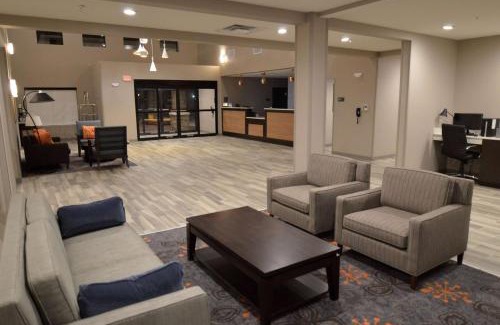 New Roads Hotel | Wyndham Garden New Roads - False River