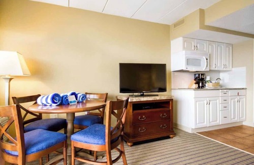The Point Condo | Wyndham Inn on Long Wharf |1BR/1BA King Bed Suite