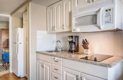 The Point Condo | Wyndham Inn on Long Wharf |1BR/1BA King Bed Suite