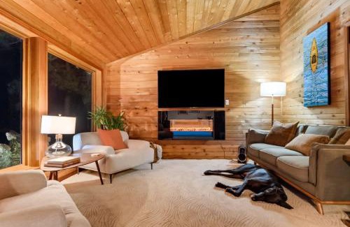 Rideau Lakes Ski Chalet | Xanadu - Zen waterfront retreat on Upper Rideau
