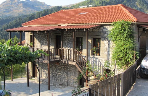 Theodoriana House | Xenonas Ventista 2 beds, renovated old house in an imposing mountain landscape