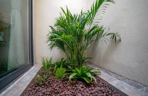 Fenghuang House | Xianxiuju Garden Courtyard B&B