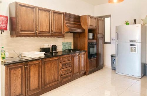 Pieta Apartment | XL Central Home - Sleeps 10 people