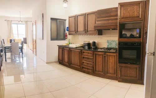 Pieta Apartment | XL Central Home - Sleeps 10 people