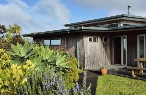 Great Barrier Island Apartment | XSPOT Cliff House apartment, secluded 4WD location