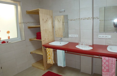 Cond House | XXL wellness oasis for 6 people handicapped friendly
