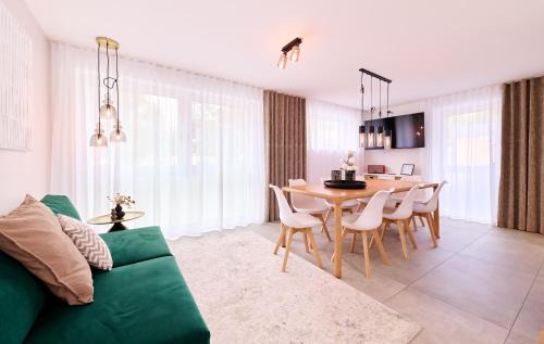 Schafhof House | Xzllenz - 4 Schlafzimmer, Zentral, Parken, U-Bahn, 2 Bäder, 4 Smart-TV, optional Einzelbett