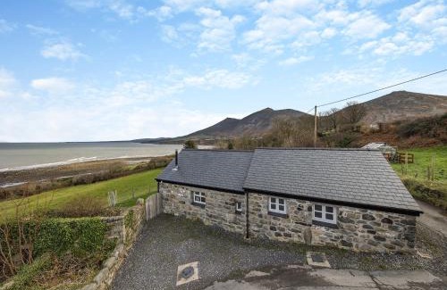 Trefor House | Y Beudy Gwydir