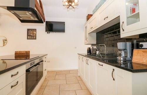 Oswestry Cottage | Y BEUDY (THE DAIRY, family friendly in Llanrhaeadr-Ym-Mochnant