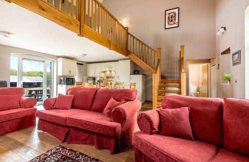 Kidwelly House | Y Felin is ideally situated to explore Carmarthenshire's beaches and castles.