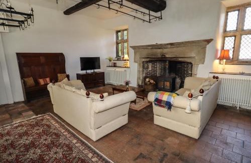 Leeswood House | Y Fferm