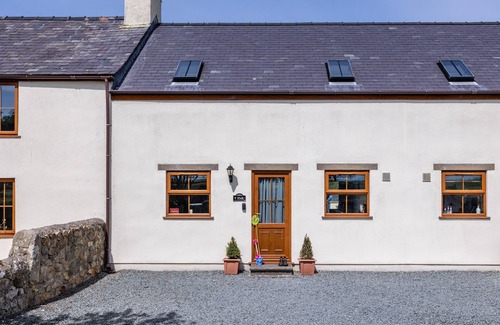 Llanfaelog House | Y Stabl: 2‑Bed Cottage Sleeping 5 in Llanfaelog | Managed by Anglesey Holiday Lettings