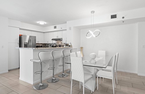 Aventura Condo | Yacht Club Miami Suite 2 Bedroom and 2 Bathroom With Baby Crib & Free Parking