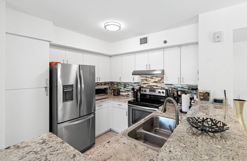 Aventura Condo | Yacht Club Miami Suite 2 Bedroom and 2 Bathroom With Baby Crib & Free Parking