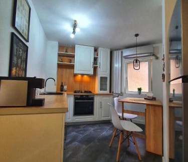 Drobeta-Turnu Severin Apartment | Yan's House apartament 2 camere decomandat