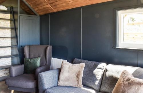 Kendal House | Yan - Uk49355