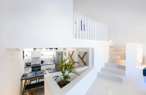 Monolithos House | Yang Villa in Monolithos Beach, next to Fira, close to airport