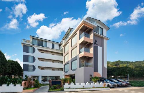 Ten Mile Gallery Hotel | Yangshuo Pony Hotel - Yulong River