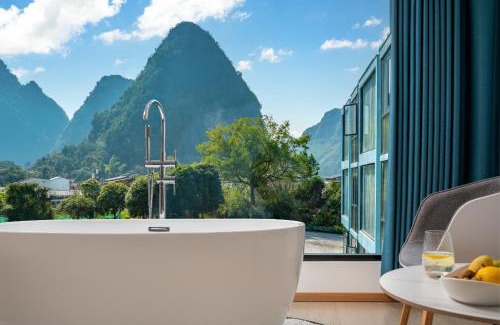 Ten Mile Gallery Hotel | Yangshuo Pony Hotel - Yulong River