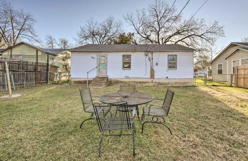 Temple House | Yard with BBQ Pit Getaway Near Dtwn Temple!