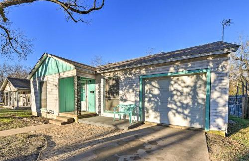 Temple House | Yard with BBQ Pit Getaway Near Dtwn Temple!