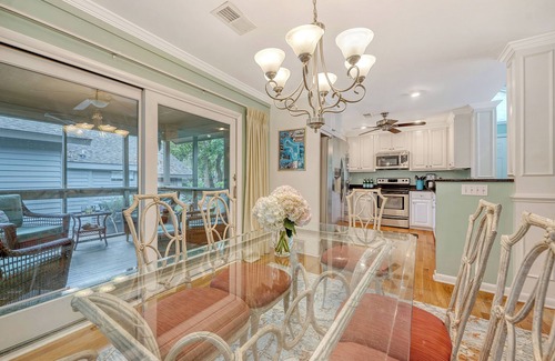 West Beach Cottage | Yards to the beach, charming cottage