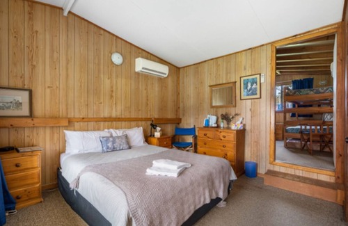 O'connell Resort | Yarrabin Holiday Country Retreat - whole complex and cabin. Minimum guests is 10
