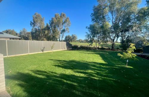 Yarrawonga House | Yarrawonga Golf & Lake Getaway