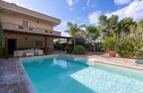 Monti D'arena-Bosco Caggione Villa | YCH-Villa ANGELINA IN PUGLIA A POCHI PASSI DAL MARE