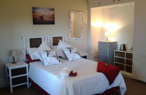Port Elizabeth Central House | Ye Olde Sutherland Inn