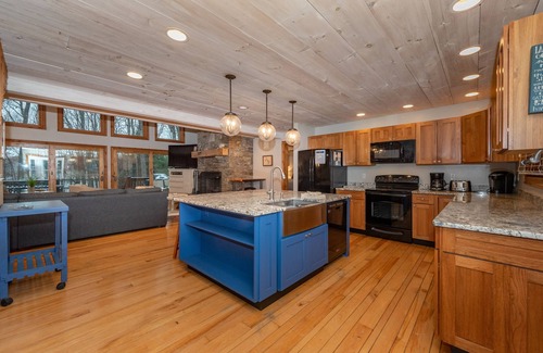 Oakland House | Year-Round Gem w/Dock, Hot Tub & Pool Table