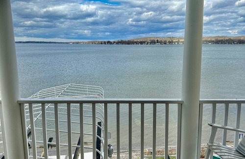 Geneseo House | Year round home on private drive with amazing views!