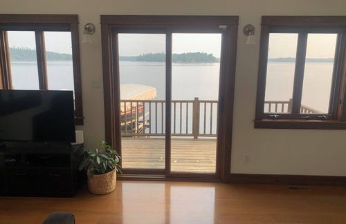 Rainy River District House | Year Round Lakefront