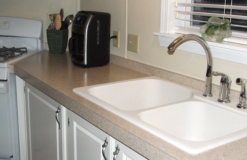 North East House | Year Round Vacation Rental near Erie, PA. Come for the Fishing and Wineries