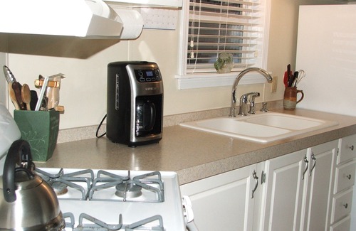 North East House | Year Round Vacation Rental near Erie, PA. Come for the Fishing and Wineries