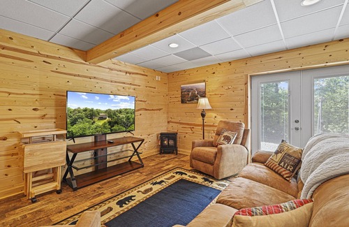 West Jefferson House | Year-Round Views of Mt Jefferson and New River - Dog friendly!