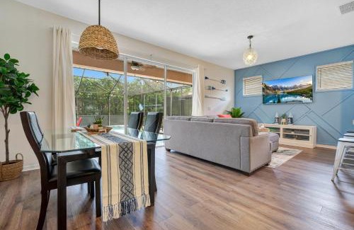 Sunset Lakes House | Yelleville on Sunset! 4 Miles to Disney