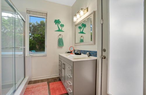 Sunset Lakes House | Yelleville on Sunset! 4 Miles to Disney