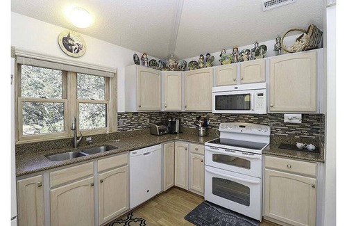 Southern Shores Cottage | Yellow Brick Road