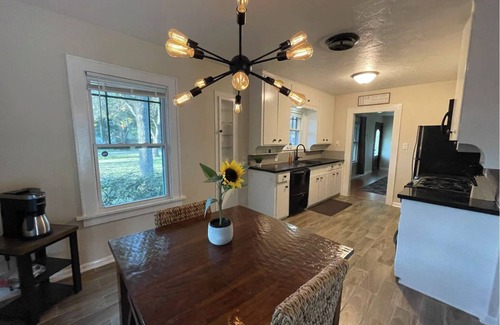 Southeast Houston House | Yellow Brick Road House 1miles from Hobby Airport