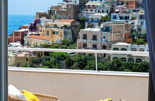 Positano City Centre House | YELLOW CASA DAMA In the Center of Positano with beautiful view