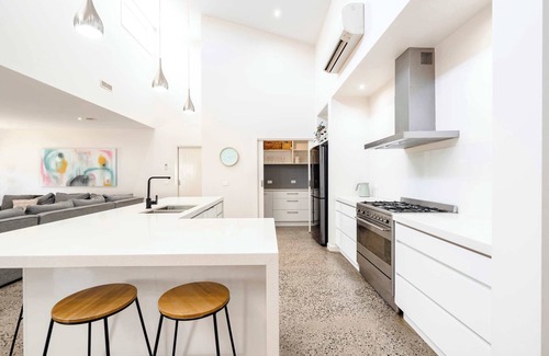 Ocean Grove House | Yellow Gums by the Beach- Ocean Grove